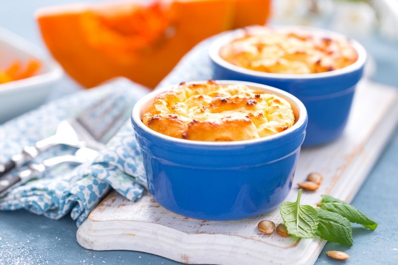 https://img.newgrodno.by/wp-content/uploads/1590700435delicious-mini-casserole-with-cottage-cheese-and-p-PGNRJUK-800x533.jpg