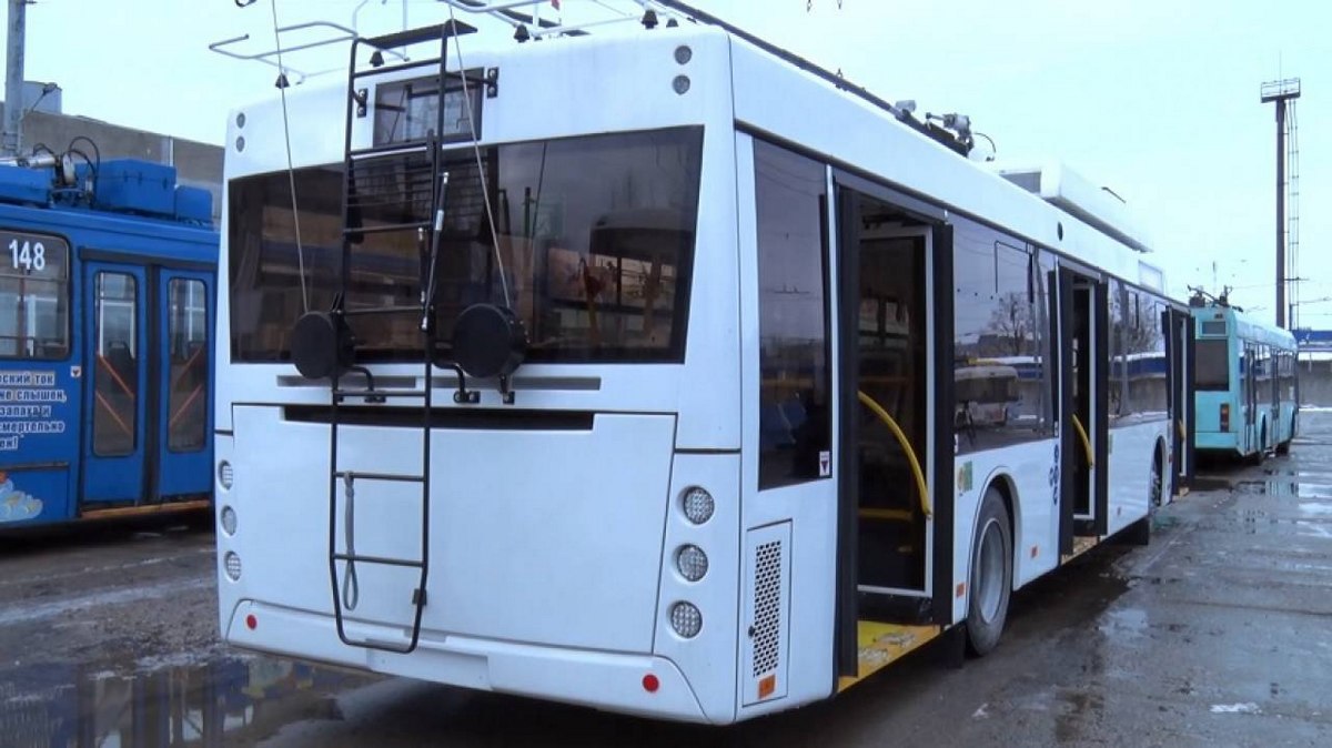 В Гродно пьяный мужчина избил пассажирок троллейбуса