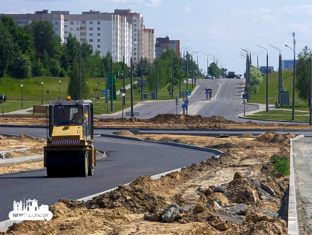 В Гродно на продолжении улицы Дзержинского начали укладывать асфальт