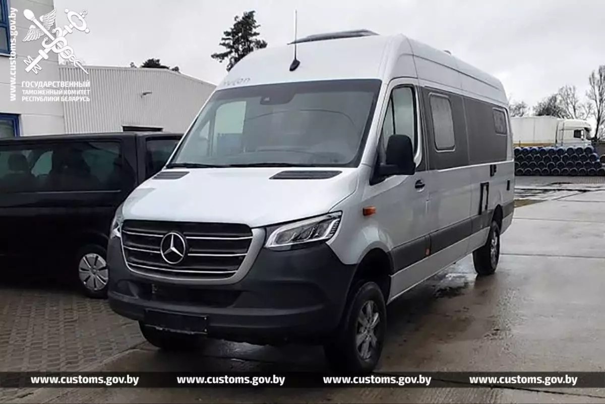 Таможня не поверила, что новый Mercedes-Benz Sprinter может стоить 47 тысяч  долларов