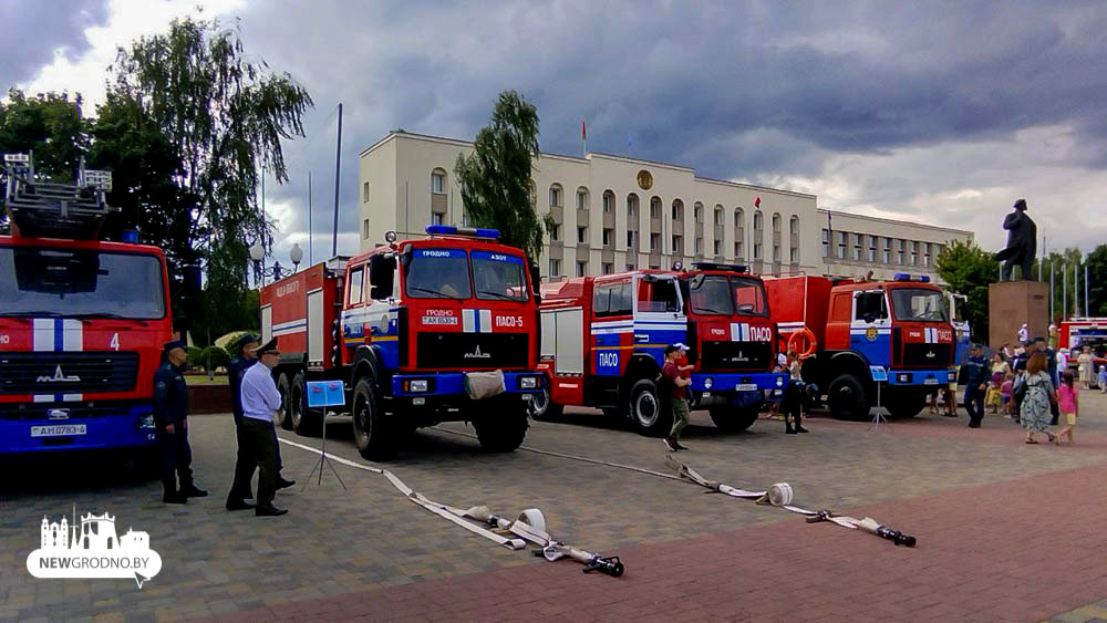 спасатели устроили показательные выступления