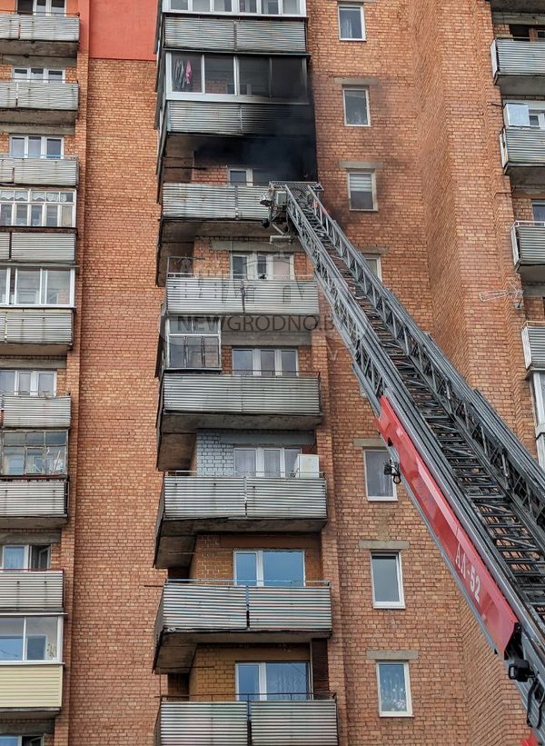 В многоэтажке в Гродно горел балкон