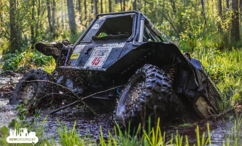 На выходных в окрестностях Поречья и Озер прошел трофи-рейд «Паплавы». Это соревнования на подготовленных внедорожниках по ориентированию на местности и преодолению бездорожья.