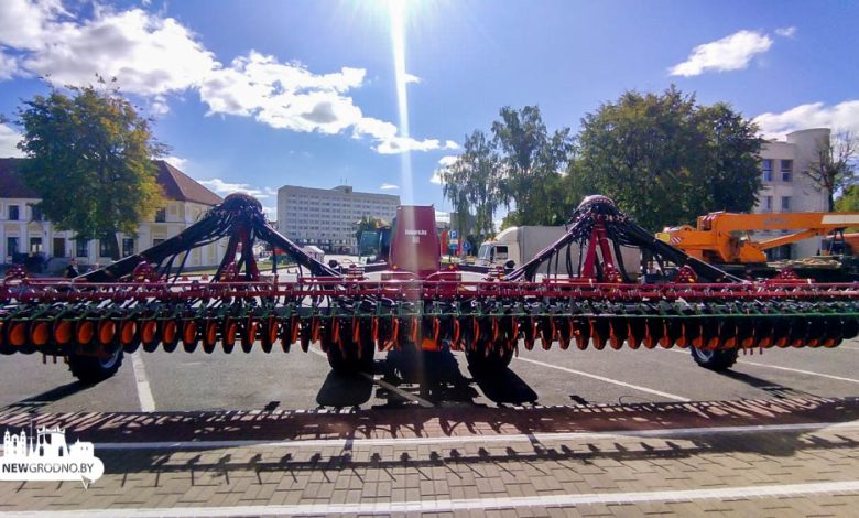 В Гродно на площади развернулась выставка