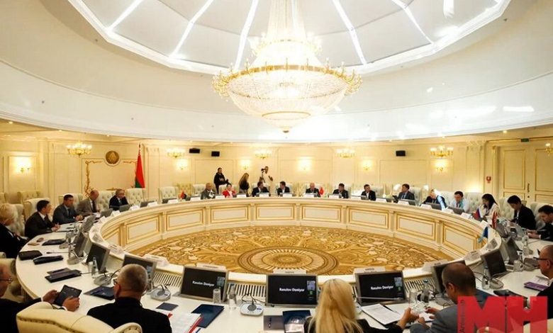 сидеть в интернете