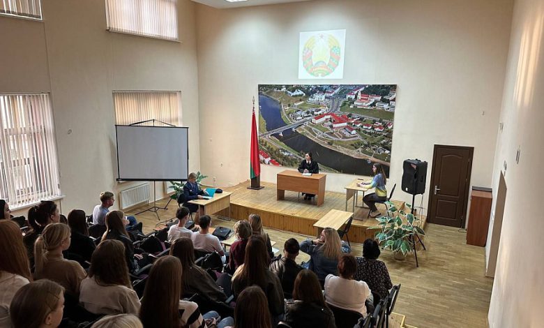 распоряжаться стипендией