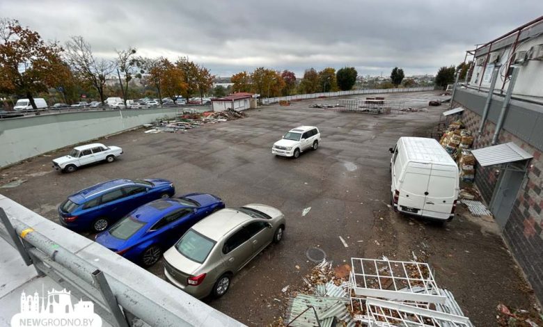 На нижней площадке Скидельского рынка