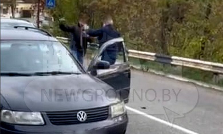 В Гродно два водителя устроили драку прямо на дороге