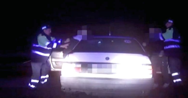 В Лиде молодой человек залез в автомобиль погреться, а затем угнал его