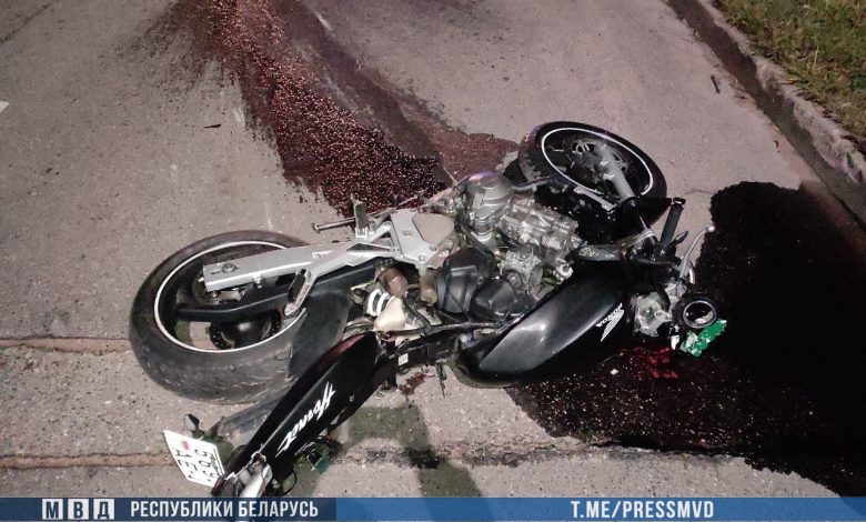 Двое мужчин разбились на мотоцикле под Волковыском