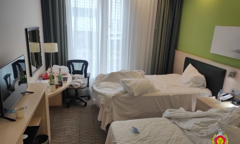 В Минске мужчина пригласил в отель двух женщин, а на утро не досчитался 13,5 тыс. рублей