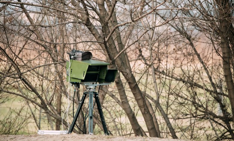 Начальник управления ГАИ ГУВД Мингорисполкома Сергей Бабич в эфире телеканала «Беларусь 2» рассказал, какие меры принимаются для выявления нарушителей ПДД в столице. В том числе был затронут вопрос о принципе размещений радаров скорости.