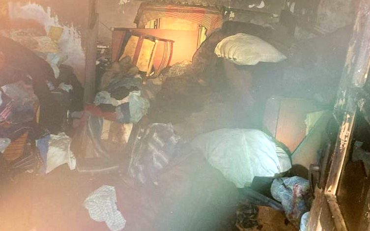 В Зельве из горящего дома вынесли мужчин