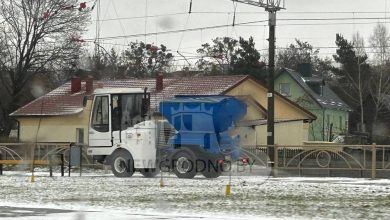 В Гродно на тротуарах работает необычная машина
