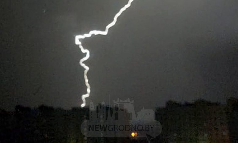 Сначала снег и дождь, а затем … молнии.