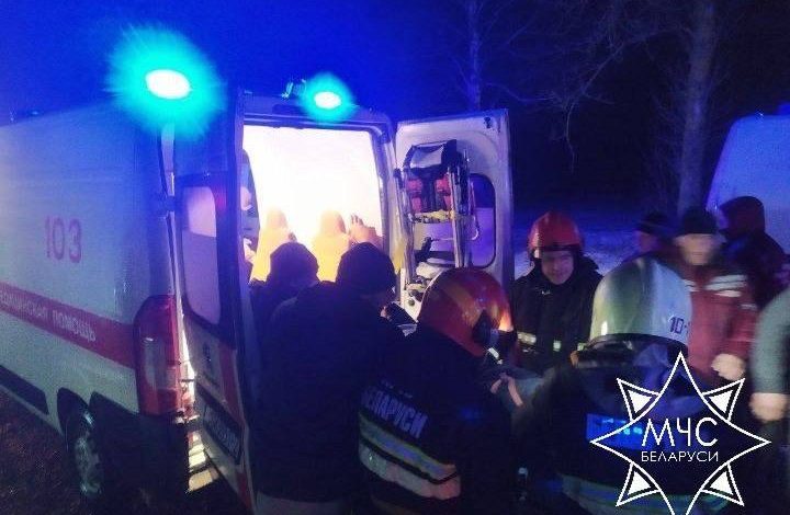 Автобус влетел в фуру на заснеженной трассе под Витебском