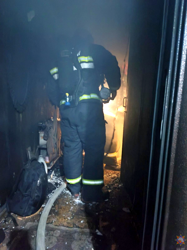 В Гродно на ночном пожаре спасли двух человек
