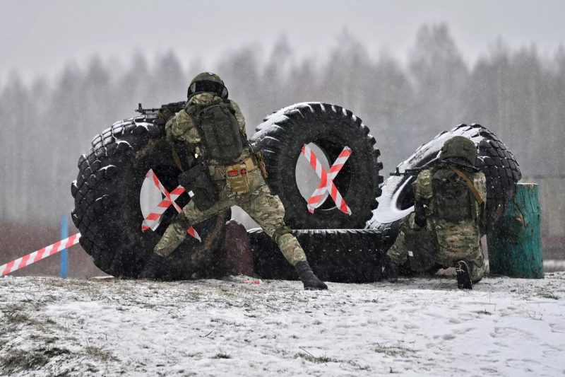 В белорусской армии начались занятия по боевой готовности