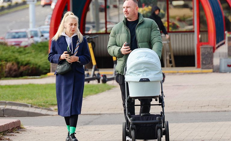 Белоруски рассуждают, в каком возрасте надо становиться мамой