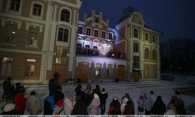 Смотрите, как иудеи из Гродно отмечают хануку