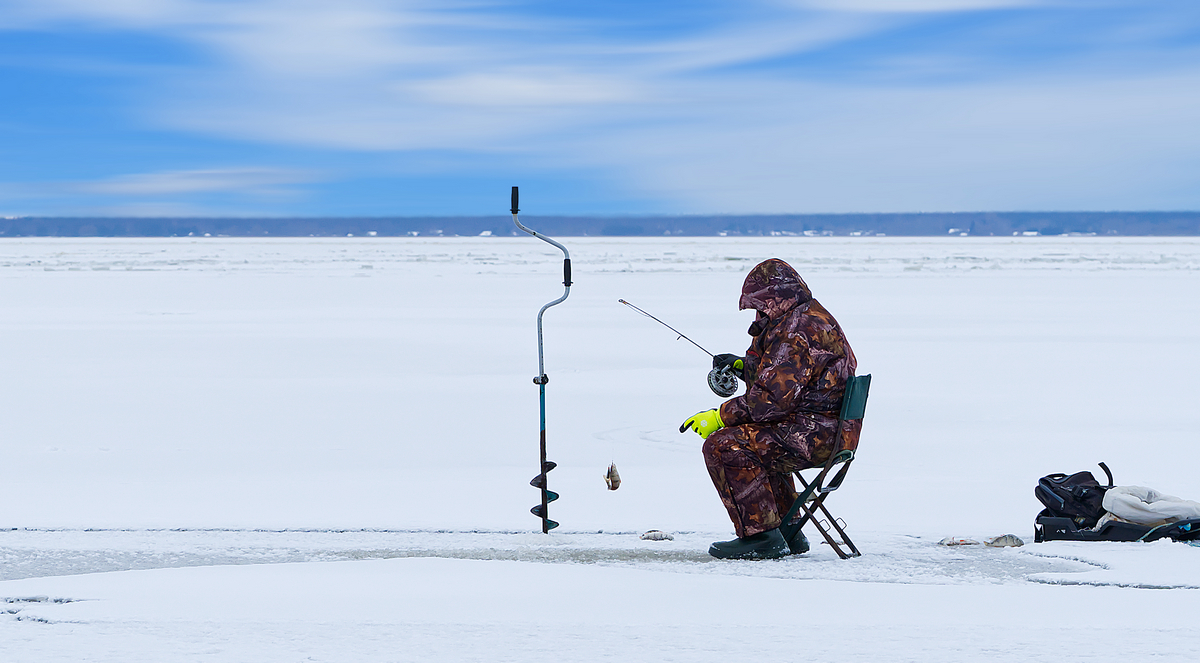 Спасатели Гродненщины предупредили о правилах поведения свыше 500 любителей зимней рыбалки