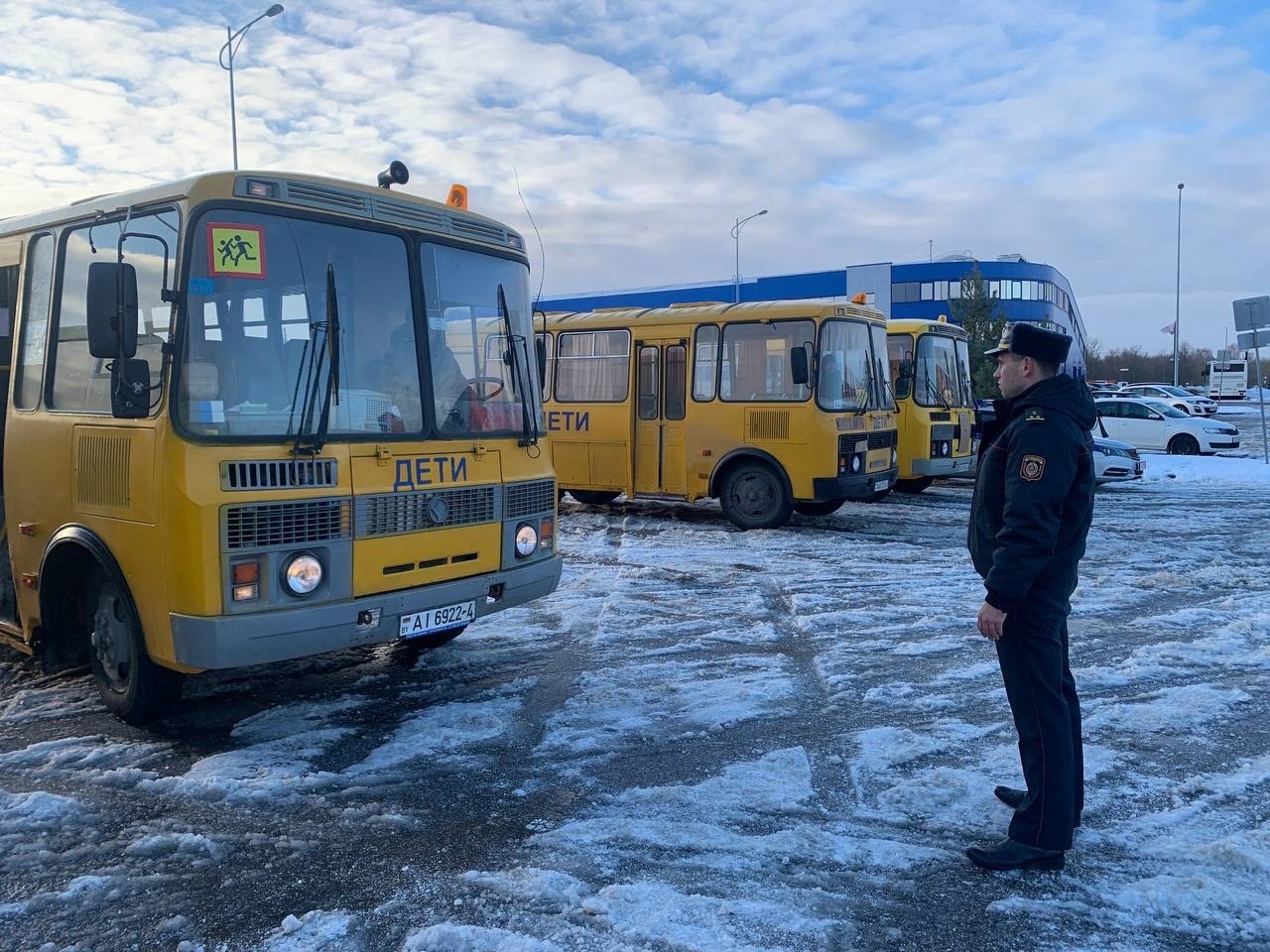 В Лиде сотрудники ГАИ проверили школьные автобусы