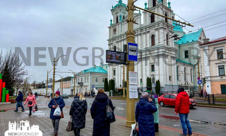 В центре Гродно обновляют экраны