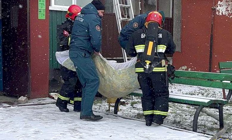 В Вороново из горящей квартиры вынесли двух пенсионеров