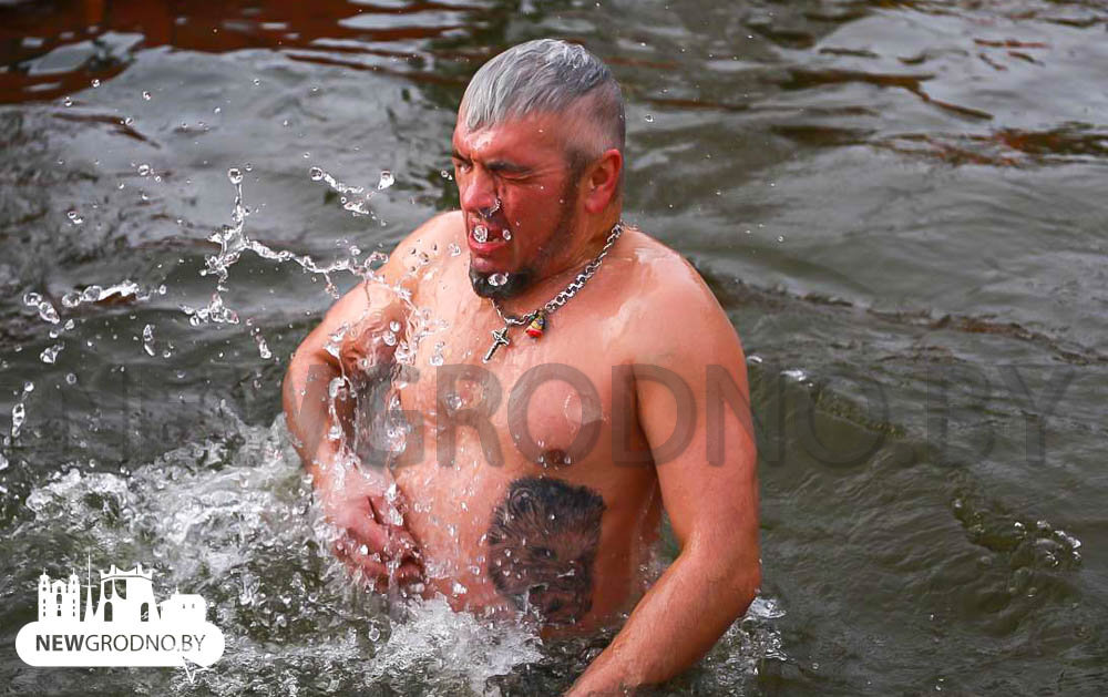 В Гродно проходят Крещенские купания 