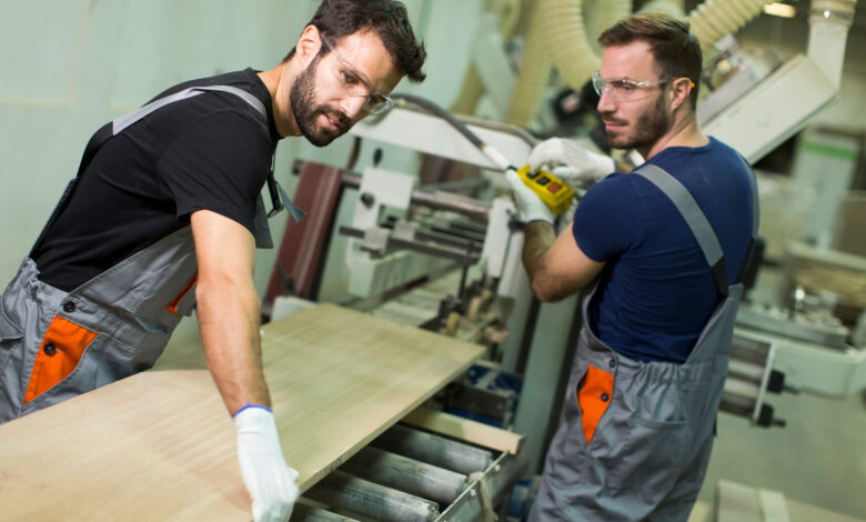 Средняя зарплата в стране превысила 2,2 тыс