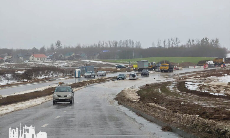 На подъезде к Зарице вновь появилась огромная лужа