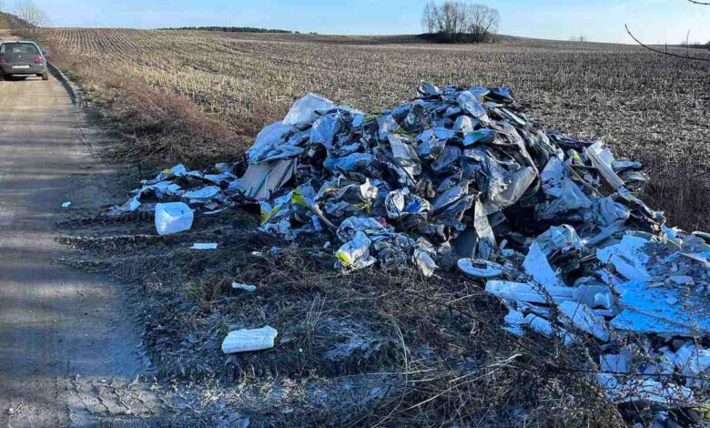 В Гродно рядом с Ольшанкой кто-то вновь вывалил целый грузовик мусора