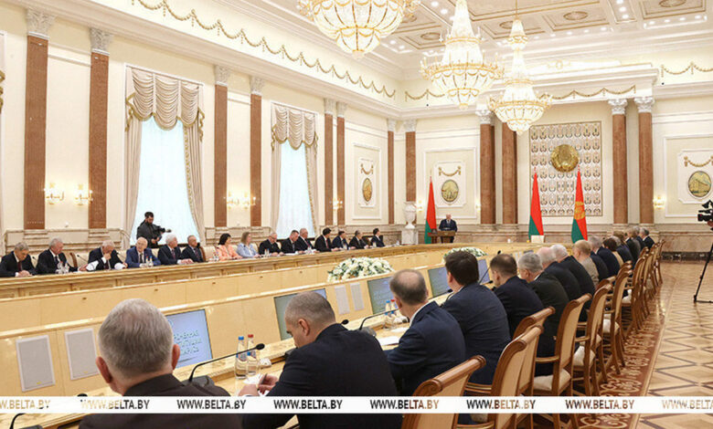 Лукашенко: Беларуси в 2020 году помог Бог, иначе была бы война