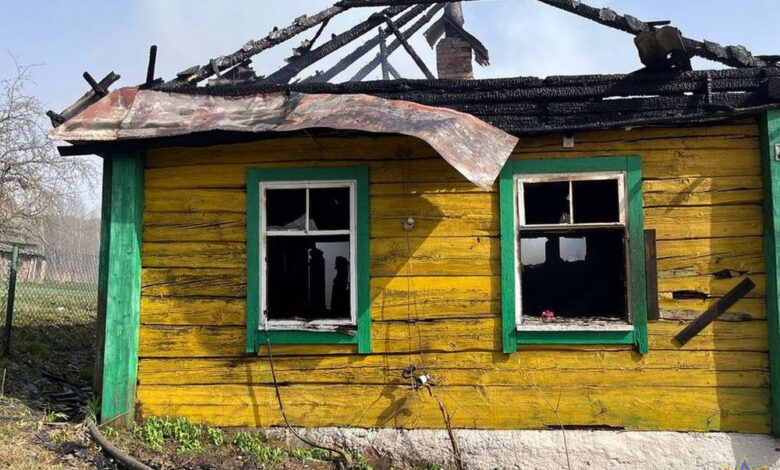 Под Новогрудком в горящем доме погибли мать и сын