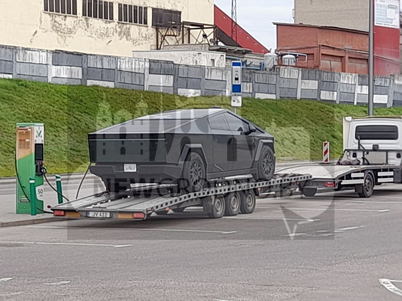 Откуда и куда ехала Tesla Cybertruck, замеченная в Гродно?