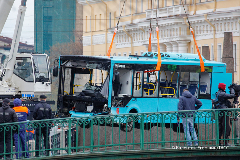 Падение автобуса с пассажирами