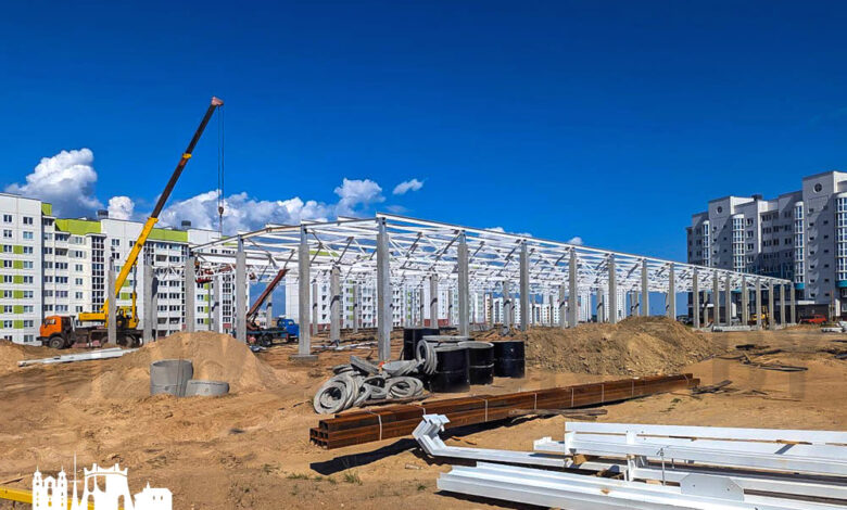 На перекрестке улиц Макаровой и Глухова