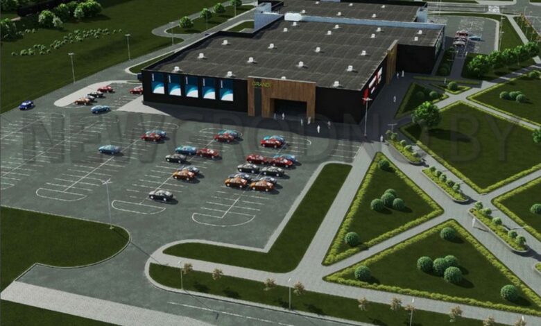 Буквально через дорогу