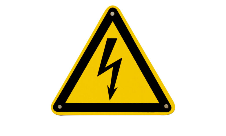 Женщину убило током