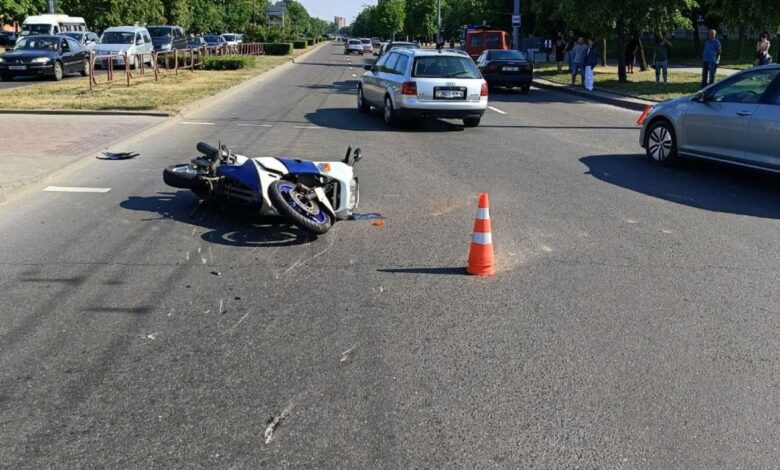 В Гродно водитель при развороте не заметил мотоцикл