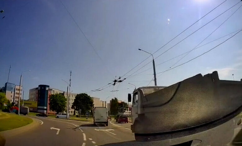 В Гродно водитель самосвала показал, как не надо ездить по кольцам