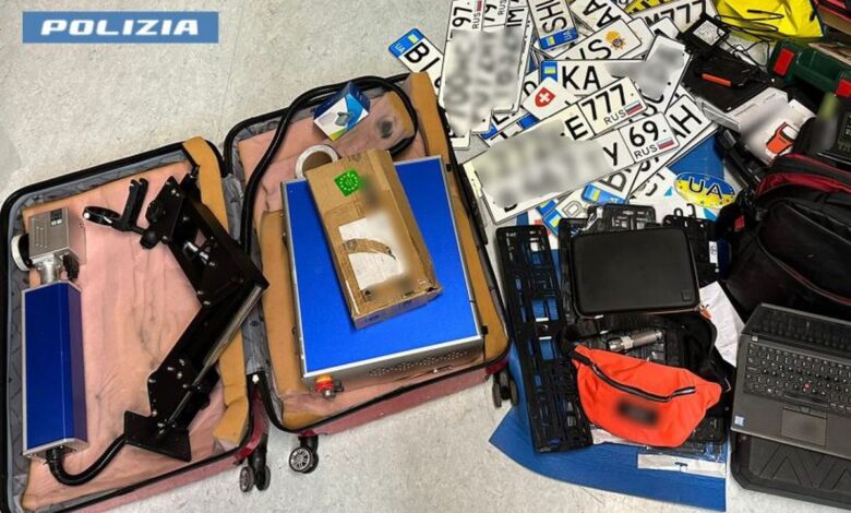 Двоих белорусов задержали в Италии со странными вещами