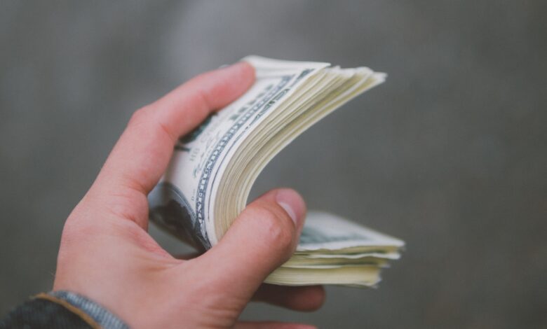 Стало известно, зачем белорусы ходят в обменники