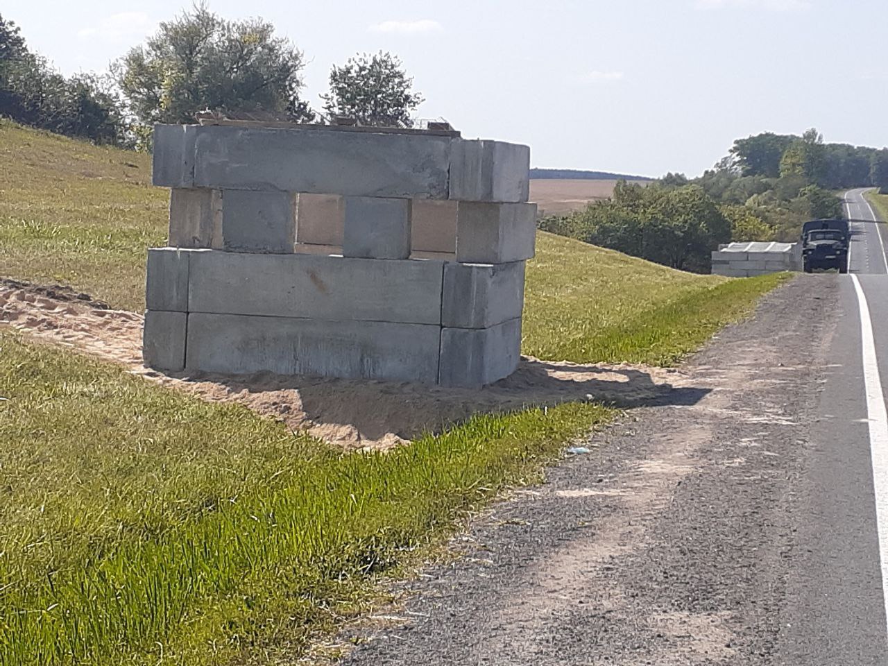 Под Волковыском на дороге установили блокпосты. В чем дело?