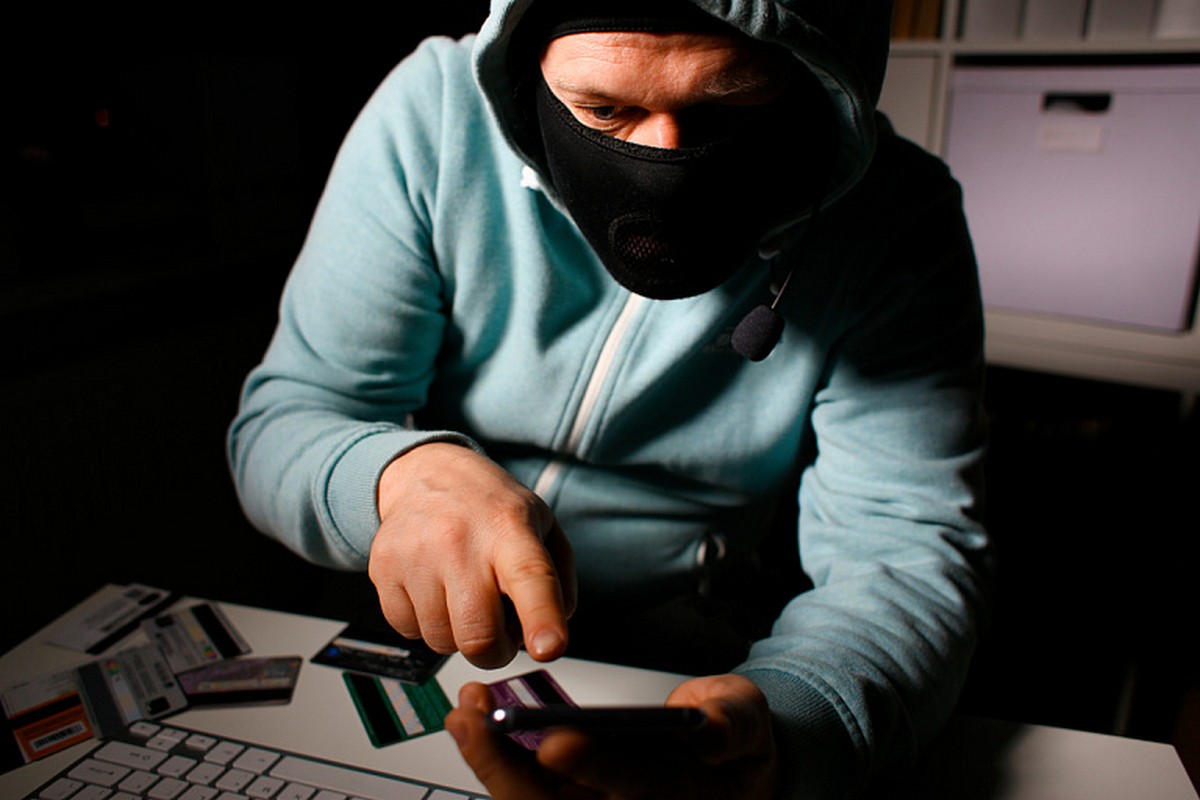 Burglary robbery theft разница. Robbery burglary mugging theft разница. Burglary robbery mugging. Грабеж золота. Robbery and burglary.