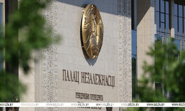 В преддверии Дня народного единства Президент Республики Беларусь Александр Лукашенко подписал указ о помиловании еще 37 человек, осужденных за преступления экстремистской направленности. Это очередной жест гуманизма со стороны государства по отношению к оступившимся. 