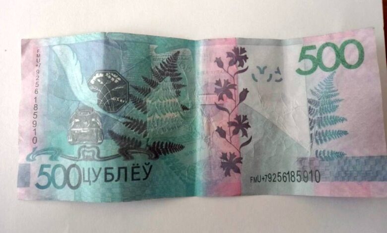 В Щучине мужчина пытался рассчитаться сувенирной 500-рублевой купюрой