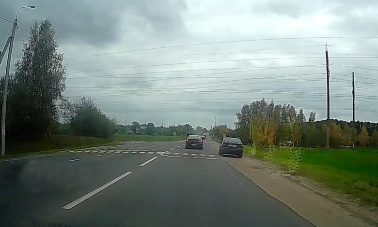 Опасный маневр легковушки в Гродно попал на видео