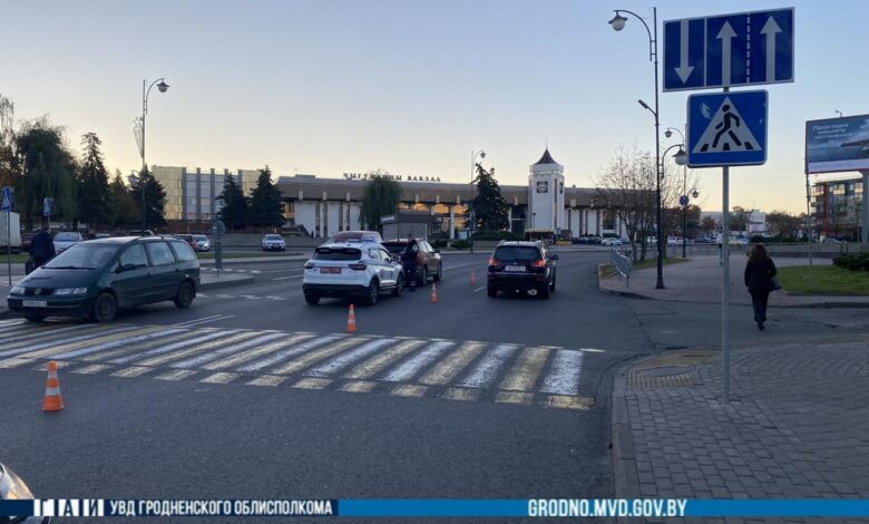 Рядом с ж/д вокзалом на пешеходном переходе сбили девушку