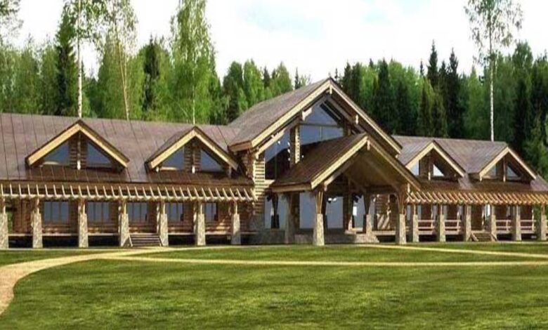 С полями для гольфа и рестораном